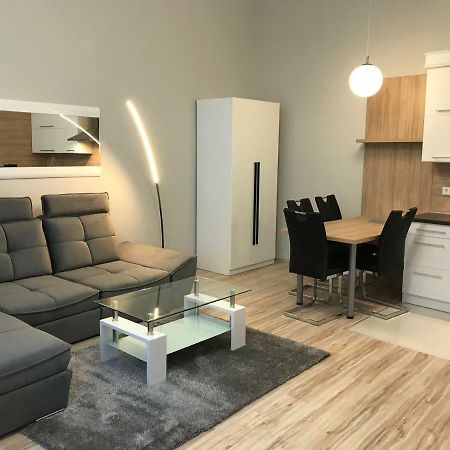 Apartament Bervia Apartman Szombathely Zewnętrze zdjęcie