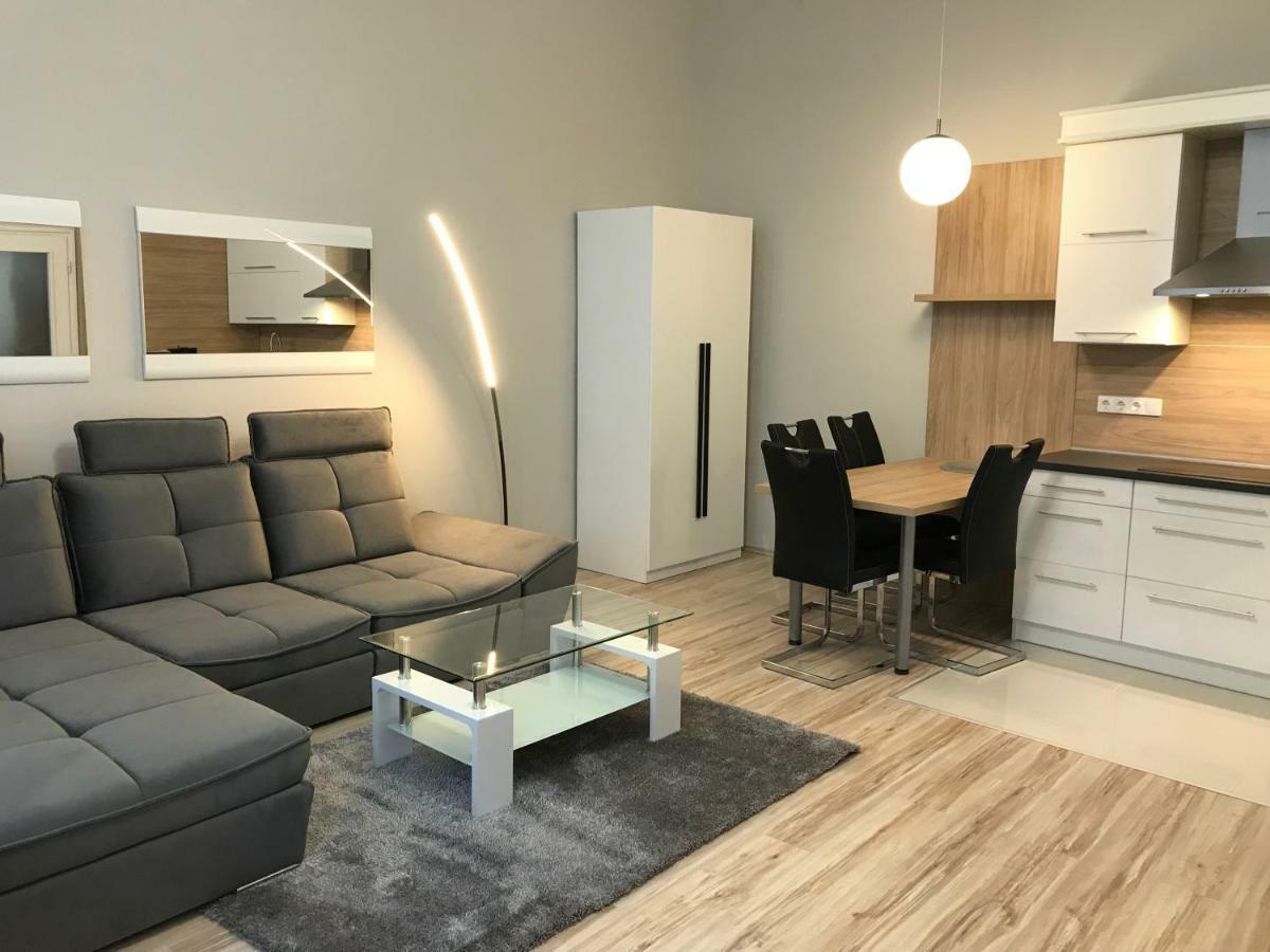 Apartament Bervia Apartman Szombathely Zewnętrze zdjęcie